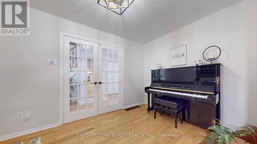 22 Lansbury Court, Vaughan, ON - Indoor