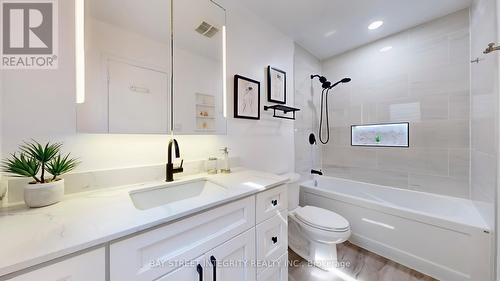 22 Lansbury Court, Vaughan, ON - Indoor Photo Showing Bathroom