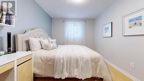 22 Lansbury Court, Vaughan, ON - Indoor Photo Showing Bedroom