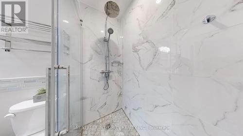 22 Lansbury Court, Vaughan, ON - Indoor Photo Showing Bathroom