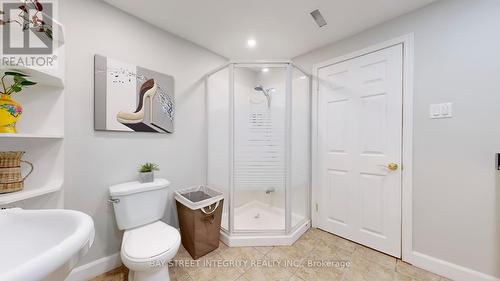 22 Lansbury Court, Vaughan, ON - Indoor Photo Showing Bathroom