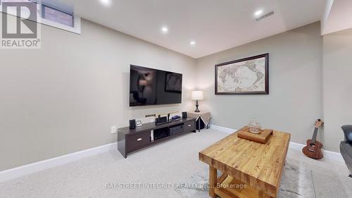 22 Lansbury Court, Vaughan, ON - Indoor