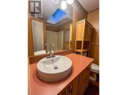 32 - 7126 3A Highway, Nelson, BC - Indoor Photo Showing Bathroom