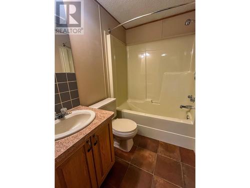 32 - 7126 3A Highway, Nelson, BC - Indoor Photo Showing Bathroom