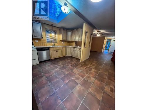 32 - 7126 3A Highway, Nelson, BC - Indoor Photo Showing Kitchen