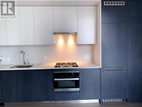 1304 - 81 Wellesley Street E, Toronto, ON - Indoor Photo Showing Kitchen