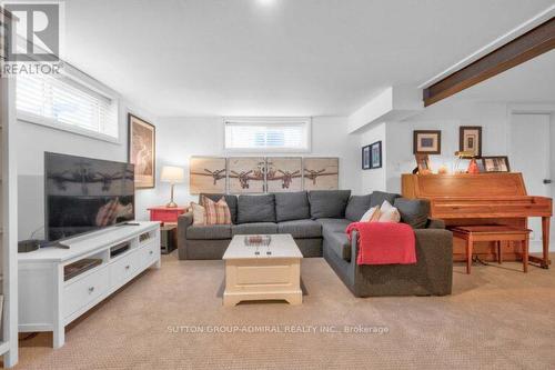 485 Kettleby Road, King, ON - Indoor Photo Showing Living Room