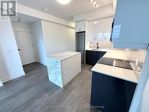 430 - 2343 Khalsa Gate, Oakville, ON - Indoor Photo Showing Kitchen