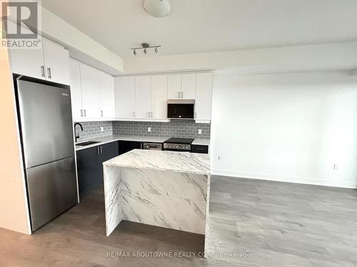 430 - 2343 Khalsa Gate, Oakville, ON - Indoor Photo Showing Kitchen