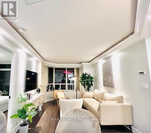 901 - 5418 Yonge Street, Toronto, ON - Indoor Photo Showing Living Room