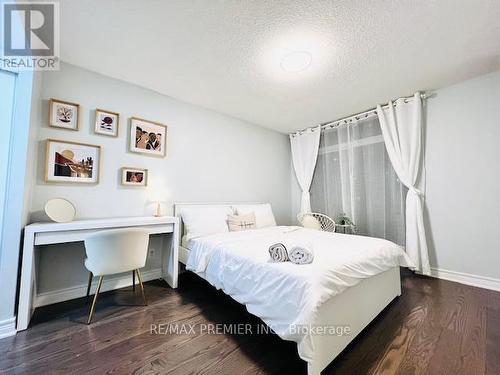 901 - 5418 Yonge Street, Toronto, ON - Indoor Photo Showing Bedroom