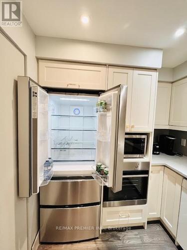 901 - 5418 Yonge Street, Toronto, ON - Indoor Photo Showing Kitchen