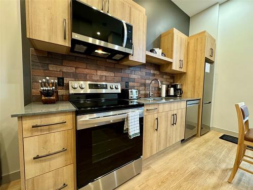 107-112 Second Street, Revelstoke, BC - Indoor Photo Showing Kitchen