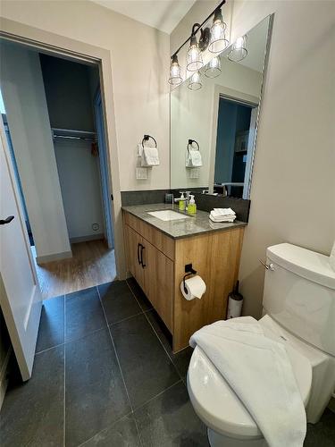 107-112 Second Street, Revelstoke, BC - Indoor Photo Showing Bathroom