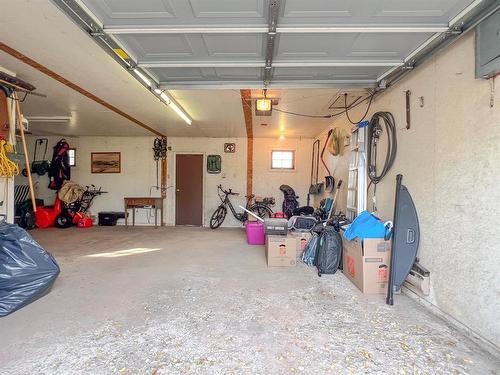 422 Nelson Street E, Virden, MB - Indoor Photo Showing Garage