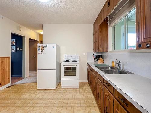 422 Nelson Street E, Virden, MB - Indoor Photo Showing Kitchen With Double Sink