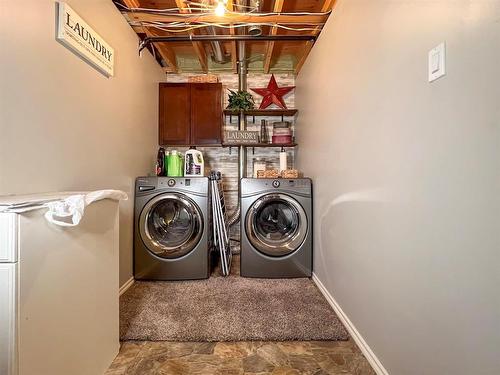 9 Foxford Avenue, Elkhorn, MB - Indoor Photo Showing Laundry Room