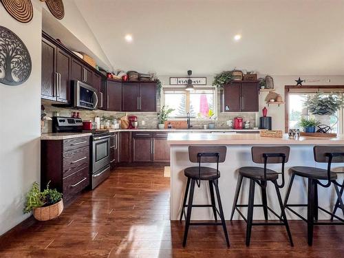 9 Foxford Avenue, Elkhorn, MB - Indoor Photo Showing Kitchen With Upgraded Kitchen