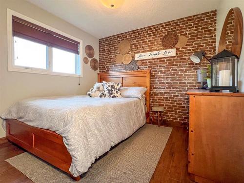 9 Foxford Avenue, Elkhorn, MB - Indoor Photo Showing Bedroom