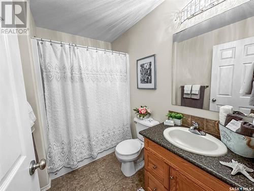 11 1275 South Railway Street E, Swift Current, SK - Indoor Photo Showing Bathroom