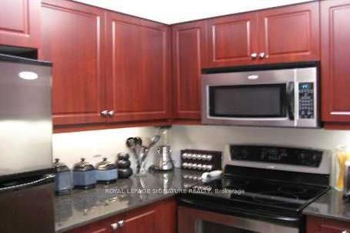 1111-330 Red Maple Rd, Richmond Hill, ON - Indoor Photo Showing Kitchen