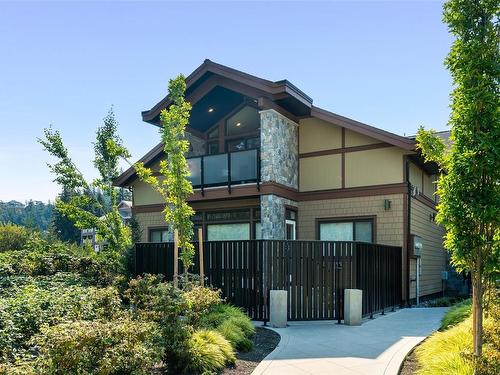 201-2045 Country Club Way, Langford, BC 