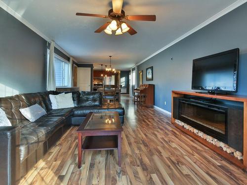 Salon - 28-1633 Rue Principale, Granby, QC - Indoor Photo Showing Living Room With Fireplace