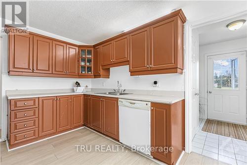 4775 Thunder Road, Ottawa, ON - Indoor Photo Showing Kitchen With Double Sink