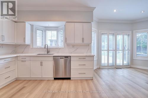 2432 Marisa Court, Mississauga, ON - Indoor Photo Showing Kitchen