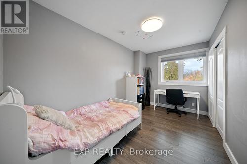 215 Mill Road, Toronto, ON - Indoor Photo Showing Bedroom