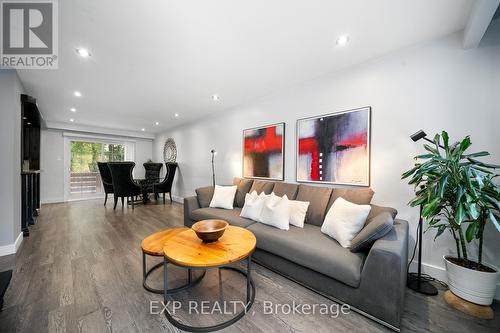 215 Mill Road, Toronto, ON - Indoor Photo Showing Living Room