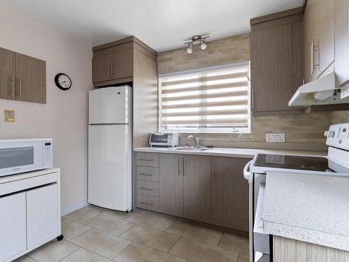 Cuisine - 218 Boul. Des Prairies, Laval (Laval-Des-Rapides), QC - Indoor Photo Showing Kitchen