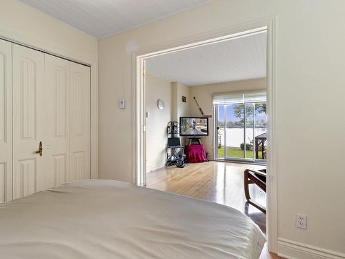 Chambre Ã  coucher principale - 218 Boul. Des Prairies, Laval (Laval-Des-Rapides), QC - Indoor Photo Showing Bedroom