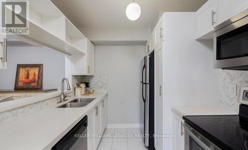 922 - 95 Trailwood Drive, Mississauga, ON - Indoor Photo Showing Kitchen With Double Sink