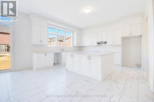 32 Twinleaf Crescent, Adjala-Tosorontio, ON - Indoor Photo Showing Kitchen