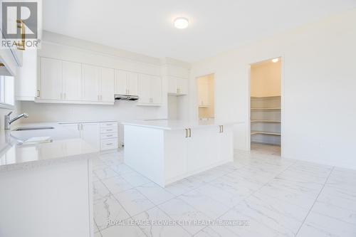 32 Twinleaf Crescent, Adjala-Tosorontio, ON - Indoor Photo Showing Kitchen