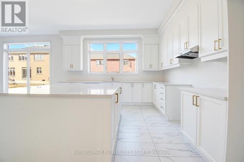 32 Twinleaf Crescent, Adjala-Tosorontio, ON - Indoor Photo Showing Kitchen