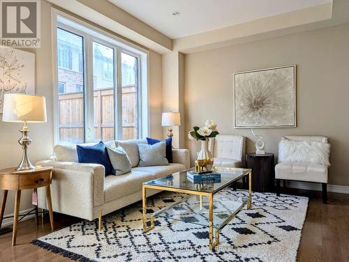 400 Threshing Mill Boulevard, Oakville, ON - Indoor Photo Showing Living Room