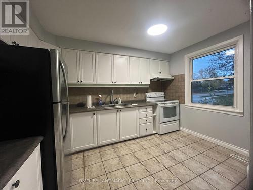 635 Lomond Crescent, Burlington, ON - Indoor Photo Showing Kitchen With Double Sink