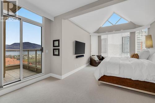 1152 Sunset Drive Unit# 1702, Kelowna, BC - Indoor Photo Showing Bedroom