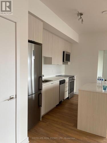 507 - 2433 Dufferin Street W, Toronto, ON - Indoor Photo Showing Kitchen