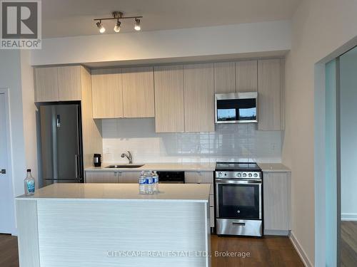 507 - 2433 Dufferin Street W, Toronto, ON - Indoor Photo Showing Kitchen