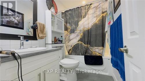 157 Bruce Street, Kitchener, ON - Indoor Photo Showing Bathroom