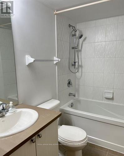 722 - 25 Lower Simcoe Street, Toronto, ON - Indoor Photo Showing Bathroom