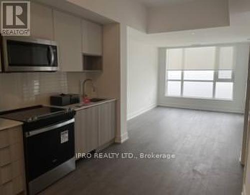 1707 - 202 Burnhamthorpe Road E, Mississauga, ON - Indoor Photo Showing Kitchen