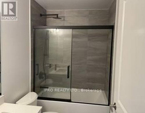 1707 - 202 Burnhamthorpe Road E, Mississauga, ON - Indoor Photo Showing Bathroom