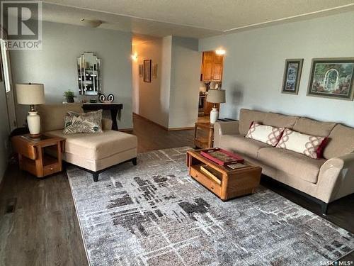 142 Coronation Drive, Canora, SK - Indoor Photo Showing Living Room