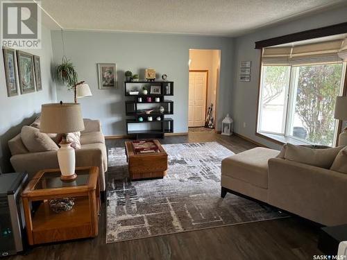 142 Coronation Drive, Canora, SK - Indoor Photo Showing Living Room