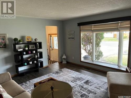 142 Coronation Drive, Canora, SK - Indoor Photo Showing Living Room