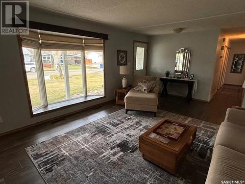 142 Coronation Drive, Canora, SK - Indoor Photo Showing Living Room